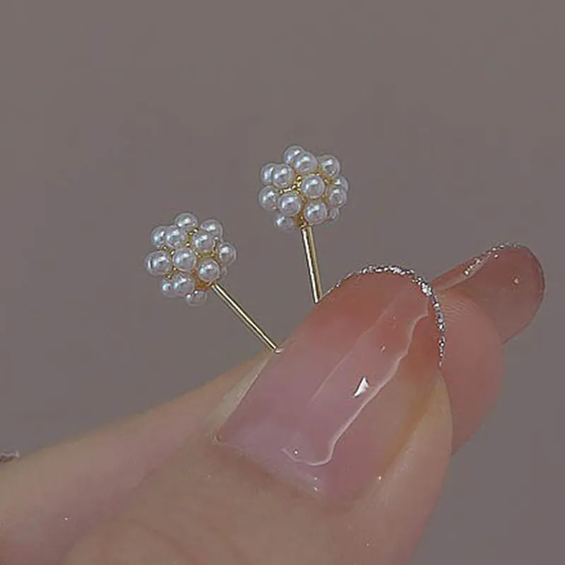 Jemné náušnice z bílých korálku 0,3 cm